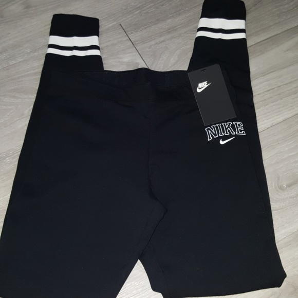 Nike - Picture 2 of 3